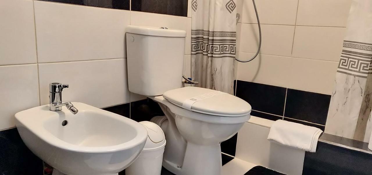 D&D Vila Villa Iasi Exteriör bild