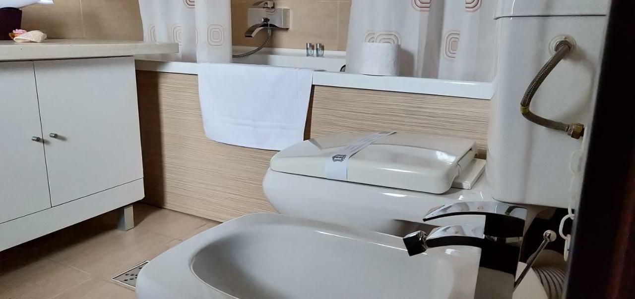 D&D Vila Villa Iasi Exteriör bild