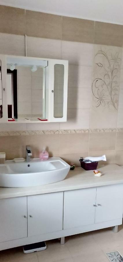 D&D Vila Villa Iasi Exteriör bild